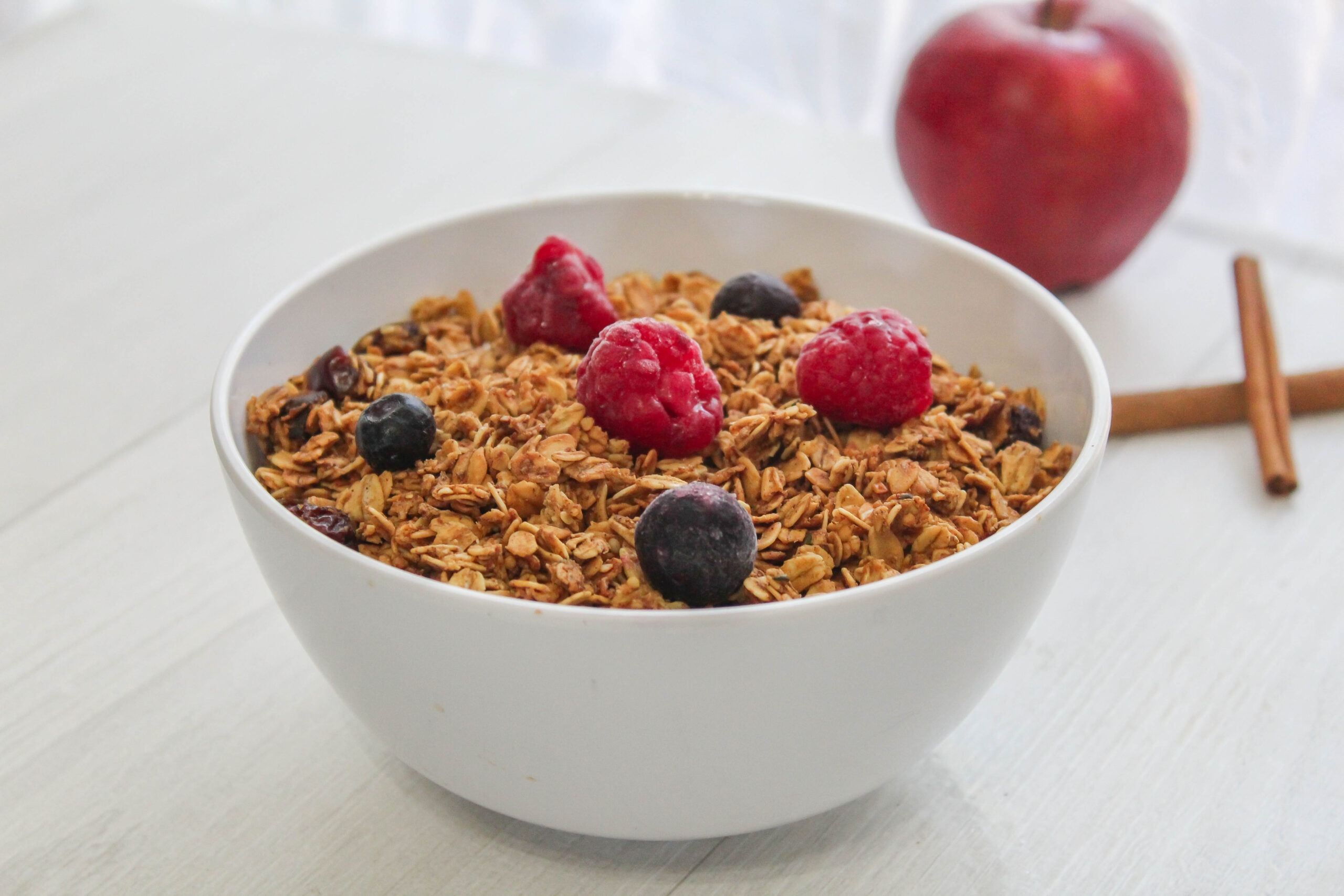 This simple homemade granola has all the best flavors of Fall. Who can resist the warm spices of apple cinnamon? Definitely not me. 
