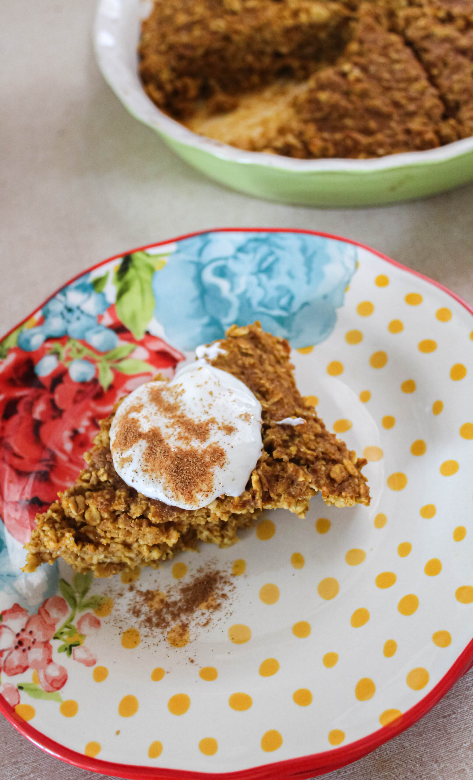 Need an easy Fall-inspired breakfast? Try my Pumpkin Roll Baked Oatmeal! Cakey Pumpkin Spice flavored oatmeal is topped by a creamy icing. What could be better? This is a Trim Healthy Mama E. 