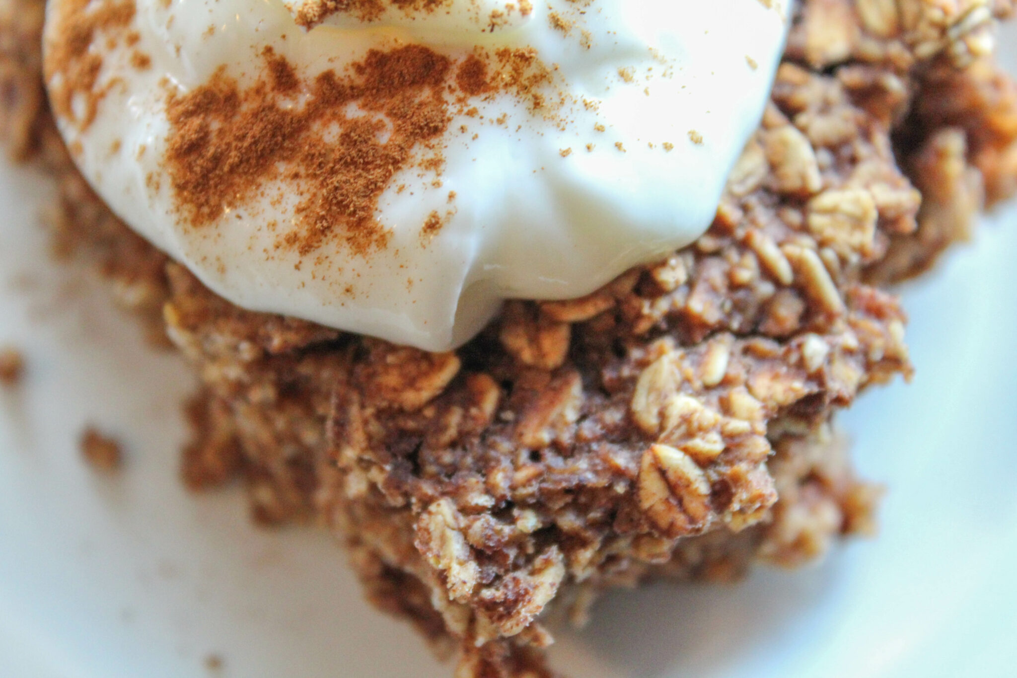 Cinnamon Roll Baked Oatmeal
